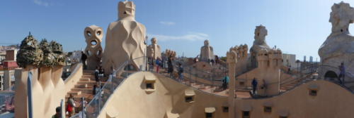 Sticlele de șampanie de pe terasa Casei Mila